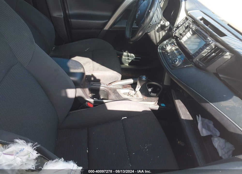 2018 TOYOTA RAV4 XLE VIN: 2T3WFREV1JW443241