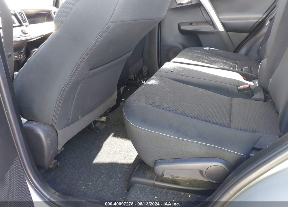 2018 TOYOTA RAV4 XLE VIN: 2T3WFREV1JW443241