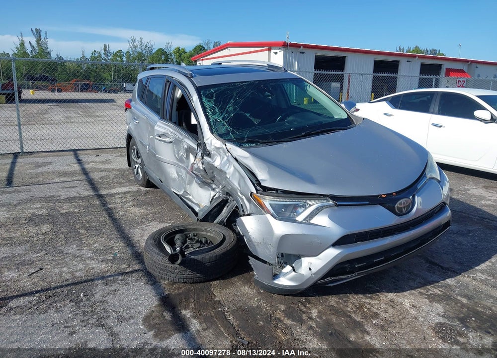 2018 TOYOTA RAV4 XLE VIN: 2T3WFREV1JW443241