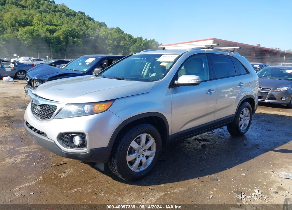 2013 KIA SORENTO LX VIN: 5XYKT4A60DG395744