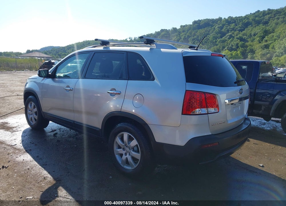 2013 KIA SORENTO LX VIN: 5XYKT4A60DG395744