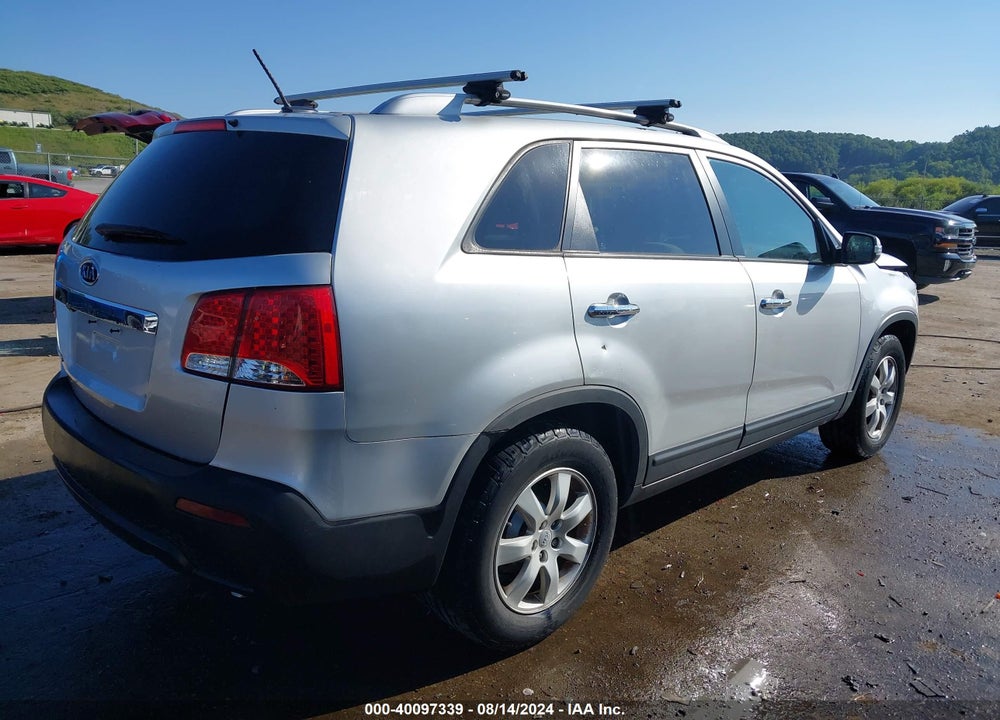 2013 KIA SORENTO LX VIN: 5XYKT4A60DG395744