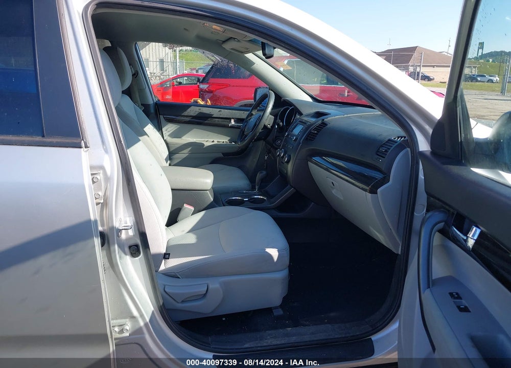 2013 KIA SORENTO LX VIN: 5XYKT4A60DG395744
