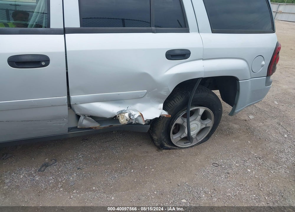 2007 CHEVROLET TRAILBLAZER LS VIN: 1GNDT13S372244324