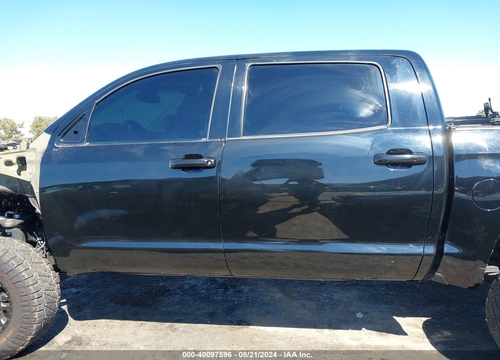 2018 TOYOTA TUNDRA 4WD PLATINUM VIN: 5TFAY5F13JX730794