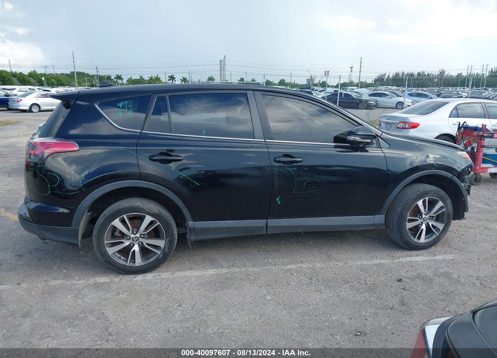 2018 TOYOTA RAV4 XLE VIN: 2T3WFREV3JW483577