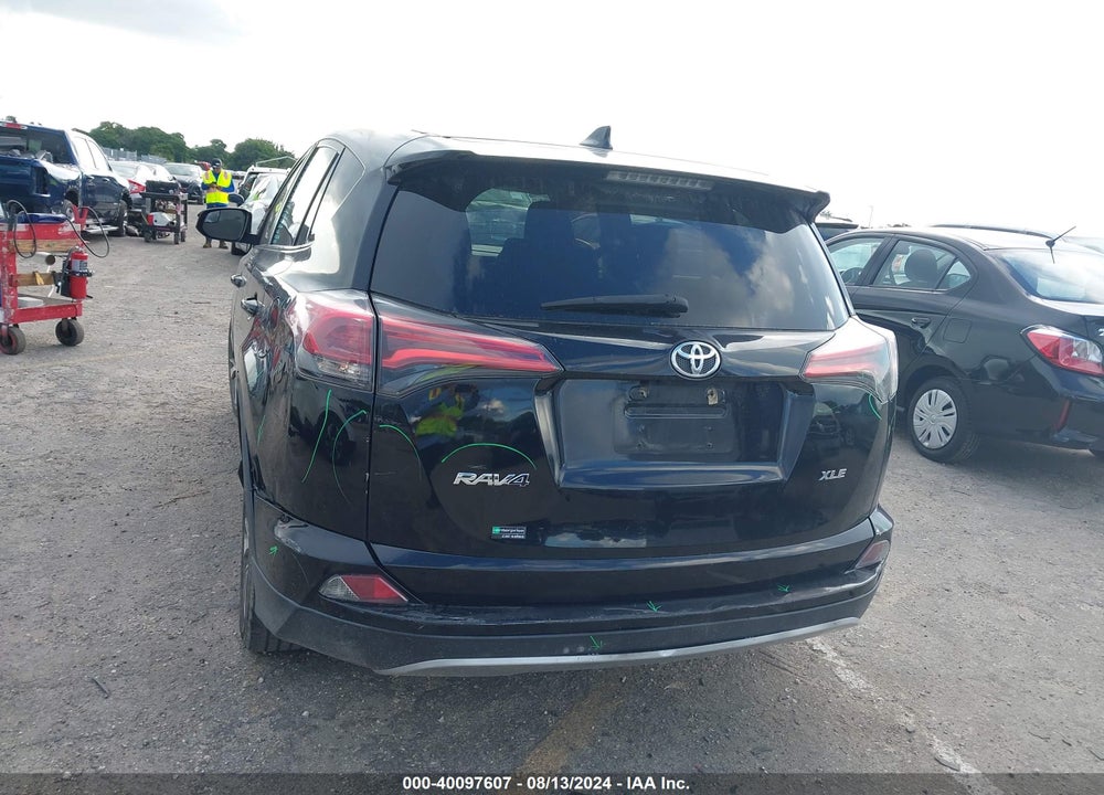 2018 TOYOTA RAV4 XLE VIN: 2T3WFREV3JW483577