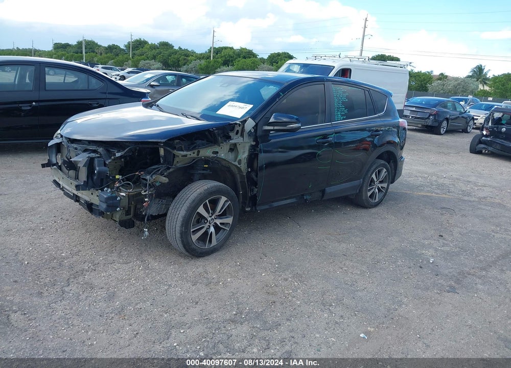 2018 TOYOTA RAV4 XLE VIN: 2T3WFREV3JW483577