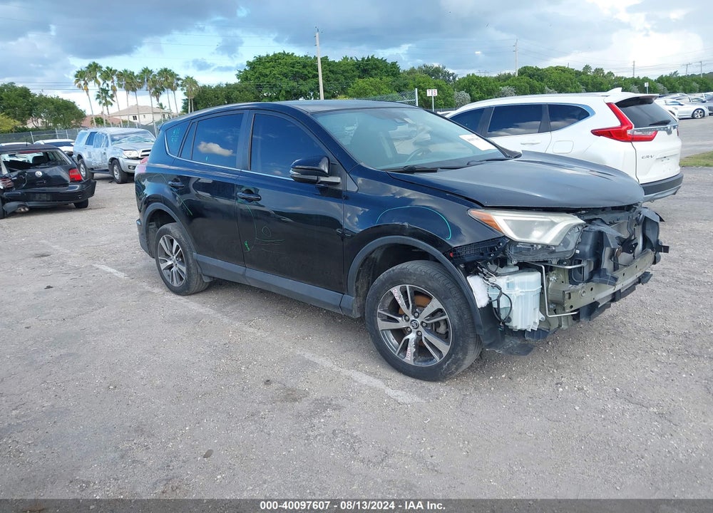 2018 TOYOTA RAV4 XLE VIN: 2T3WFREV3JW483577