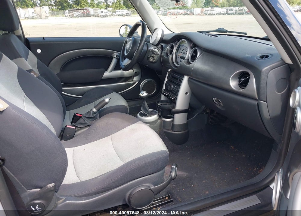 2005 MINI COOPER S VIN: WMWRE33415TD91335