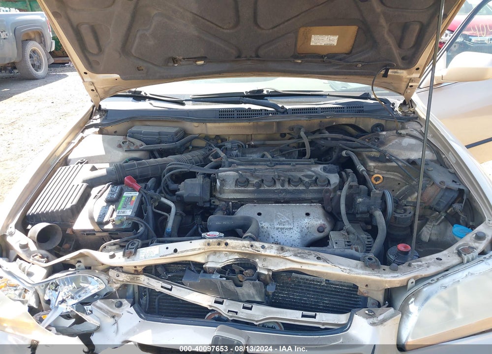 2000 HONDA ACCORD 2.3 LX VIN: 1HGCG5644YA133416