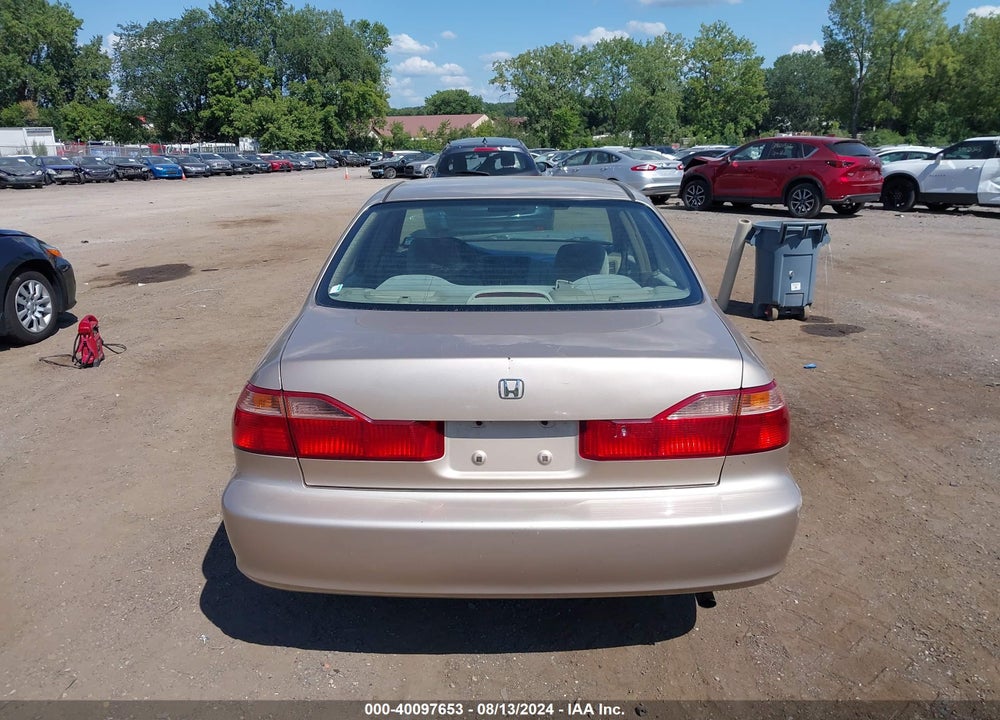 2000 HONDA ACCORD 2.3 LX VIN: 1HGCG5644YA133416