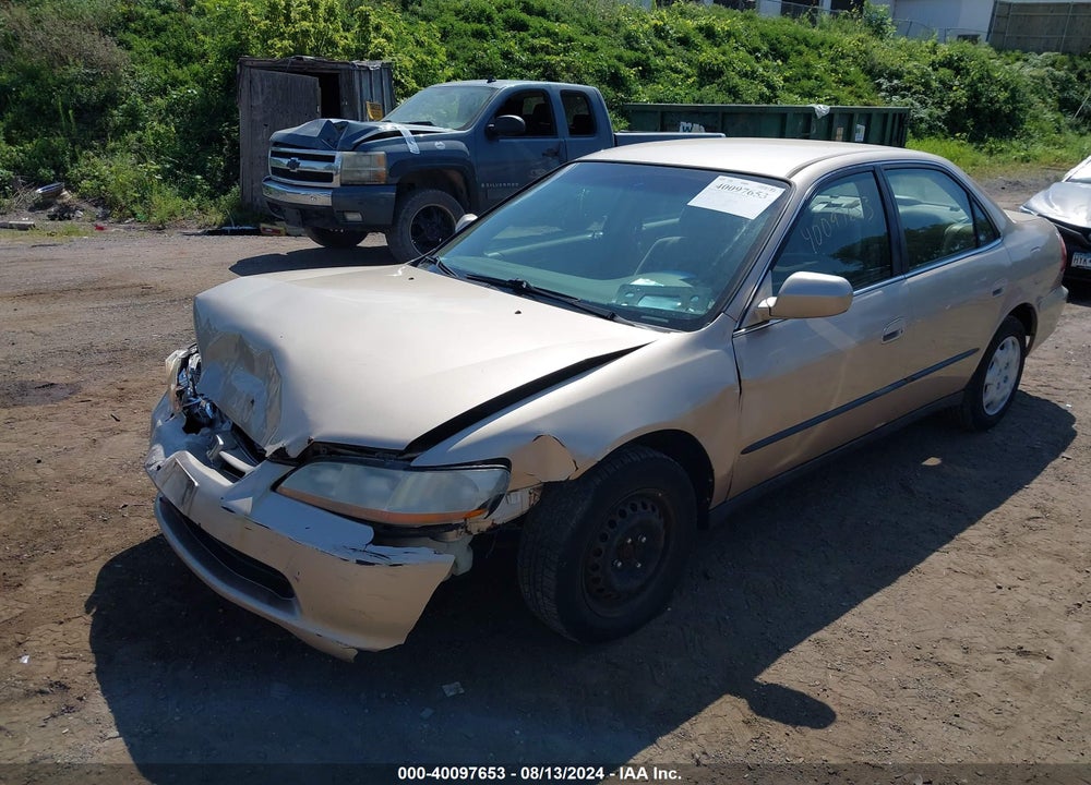 2000 HONDA ACCORD 2.3 LX VIN: 1HGCG5644YA133416