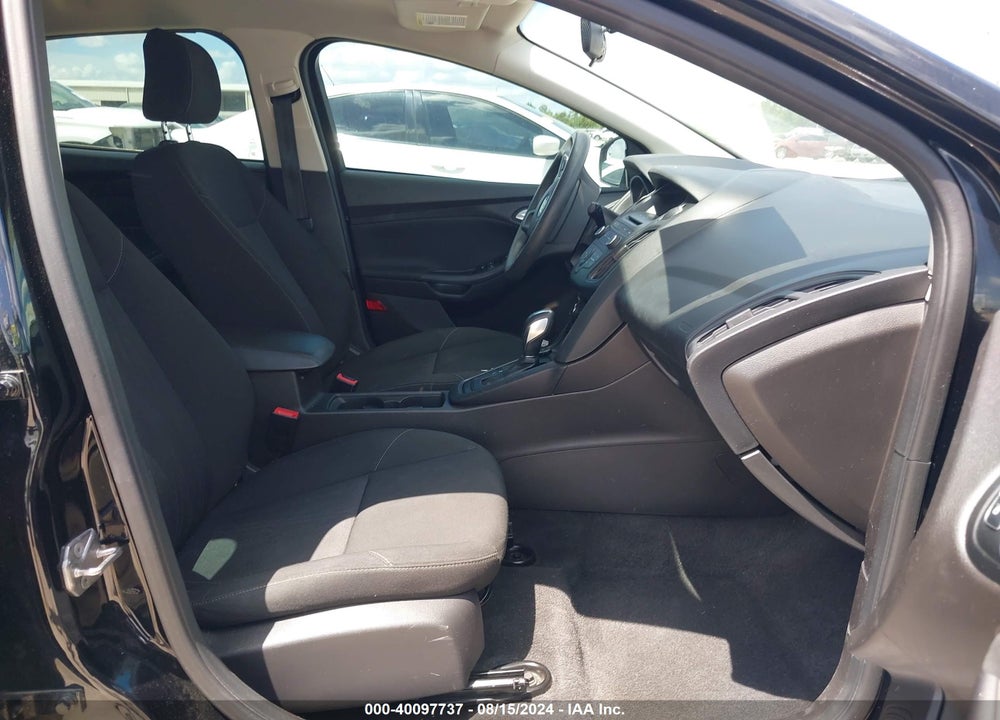 2016 FORD FOCUS SE VIN: 1FADP3F24GL383236