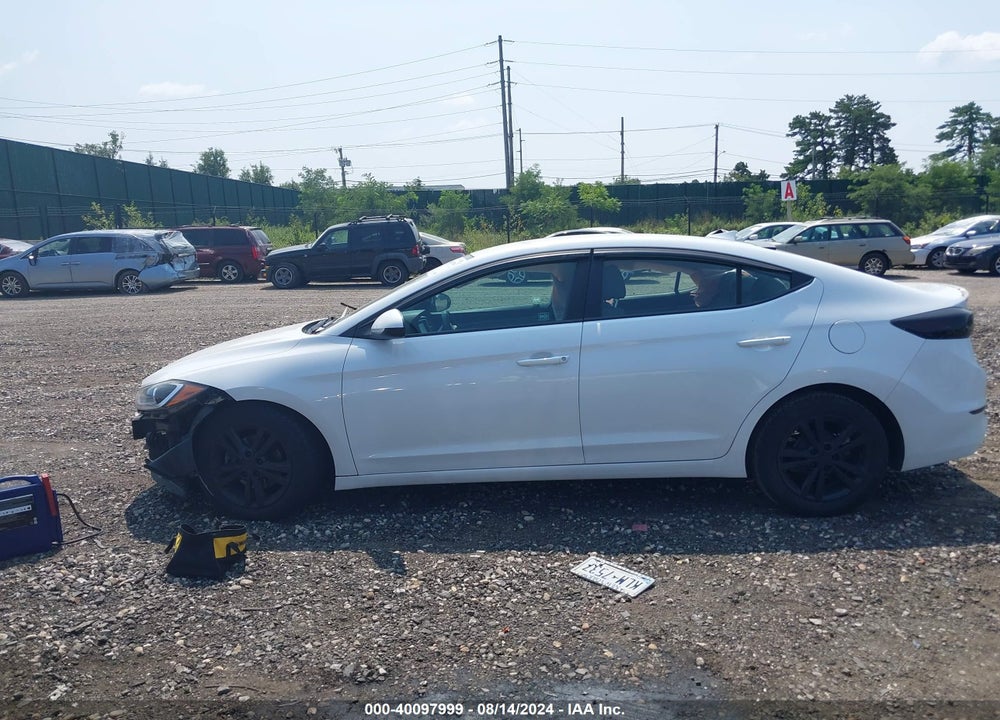 2017 HYUNDAI ELANTRA SE VIN: 5NPD84LF3HH115465