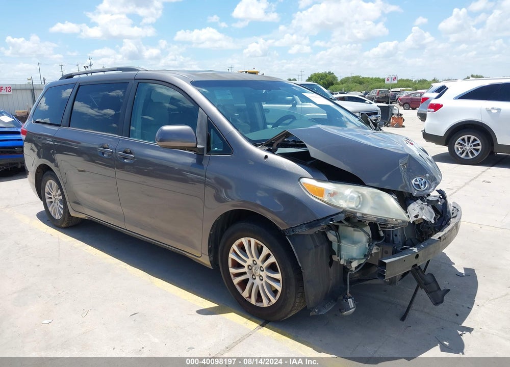 2011 TOYOTA SIENNA XLE V6 VIN: 5TDYK3DC1BS143641