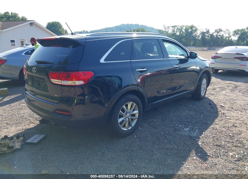 2016 KIA SORENTO 2.4L LX VIN: 5XYPGDA32GG147435