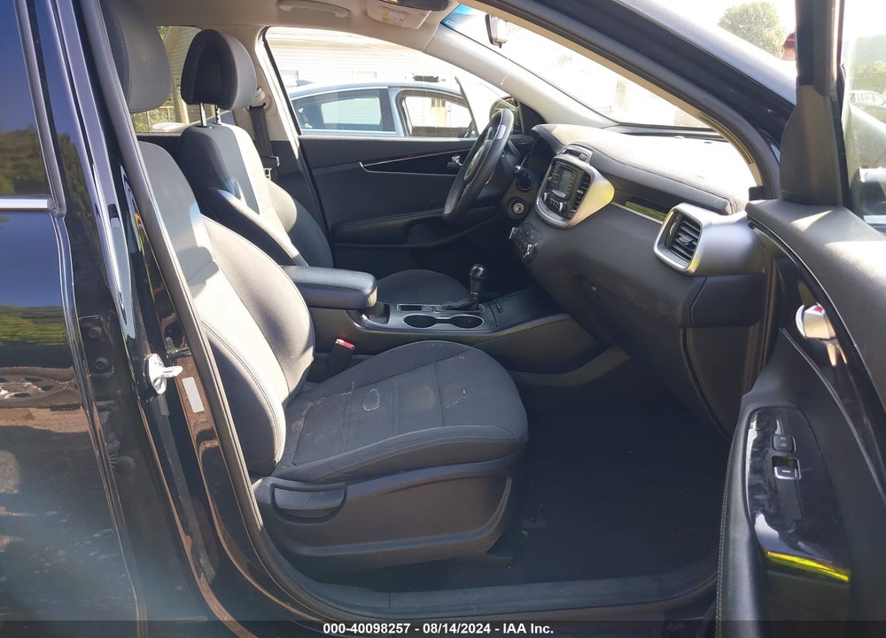 2016 KIA SORENTO 2.4L LX VIN: 5XYPGDA32GG147435