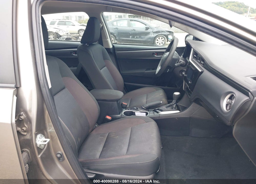 2019 TOYOTA COROLLA LE VIN: 2T1BURHE8KC128402