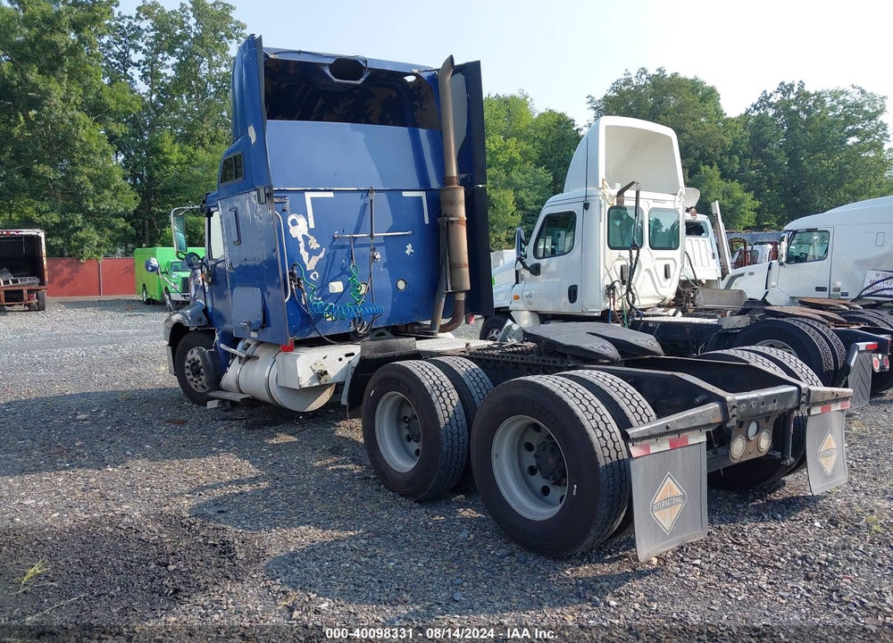 2001 INTERNATIONAL 9200 9200I VIN: 2HSCEAER91C017165