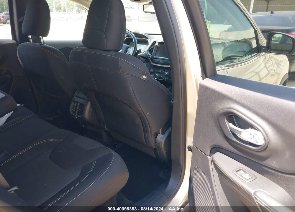 2015 JEEP CHEROKEE LATITUDE VIN: 1C4PJLCS3FW711854