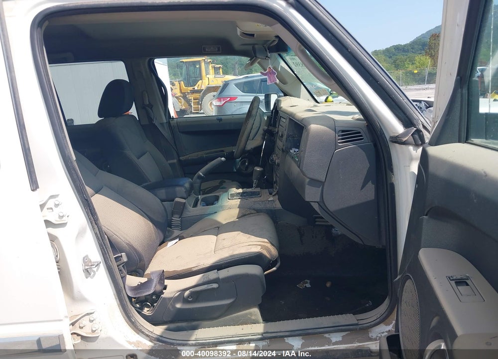 2010 JEEP COMMANDER SPORT VIN: 1J4RG4GK5AC130433