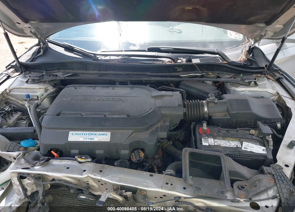 2013 HONDA ACCORD VIN: 1HGCR3F82DA021886