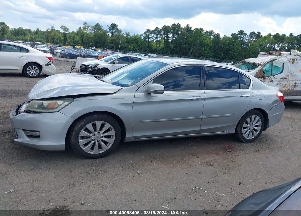 2013 HONDA ACCORD VIN: 1HGCR3F82DA021886