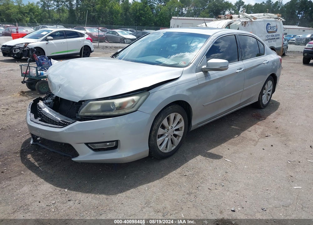 2013 HONDA ACCORD VIN: 1HGCR3F82DA021886