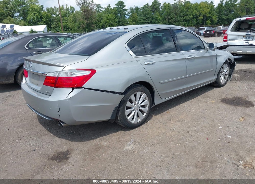 2013 HONDA ACCORD VIN: 1HGCR3F82DA021886