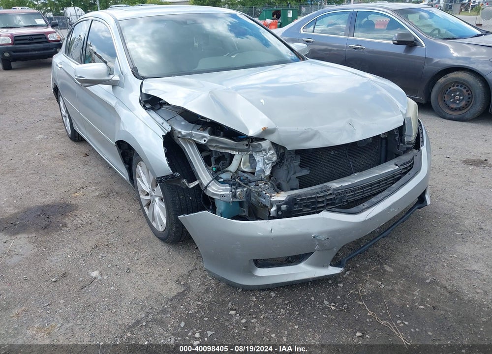 2013 HONDA ACCORD VIN: 1HGCR3F82DA021886
