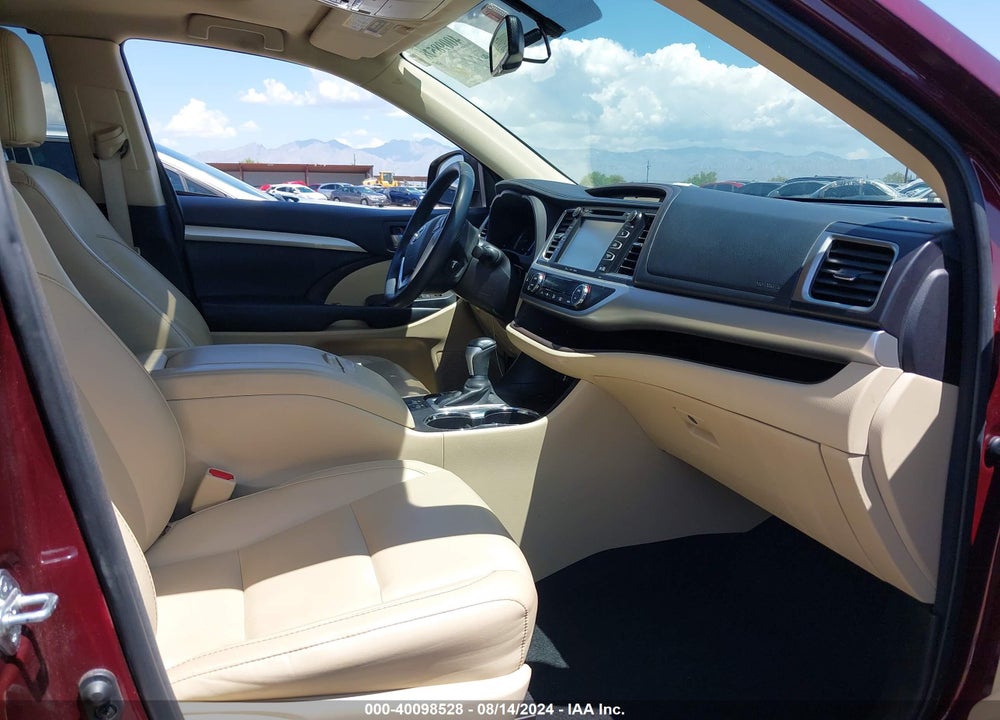 2016 TOYOTA HIGHLANDER XLE V6 VIN: 5TDKKRFH8GS177410