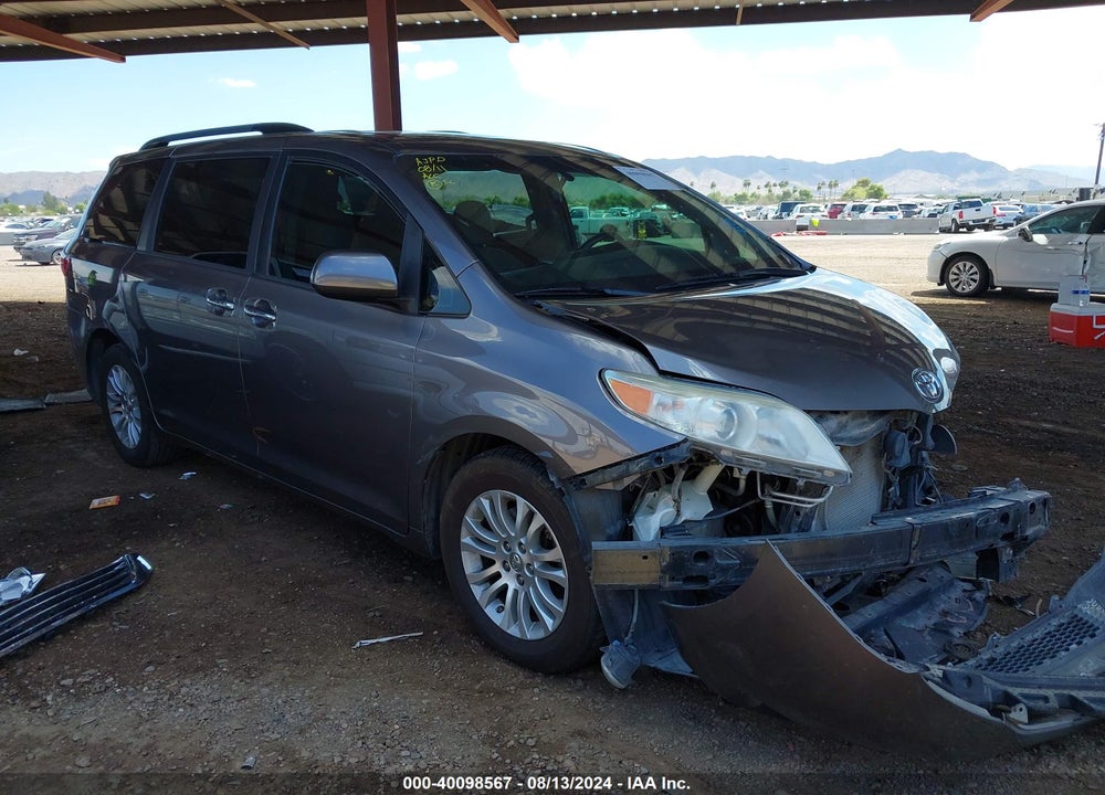 2016 TOYOTA SIENNA XLE 8 PASSENGER VIN: 5TDYK3DC5GS746213