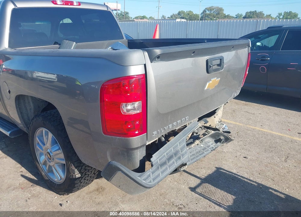 2013 CHEVROLET SILVERADO 1500 LT VIN: 3GCPCSE08DG108054