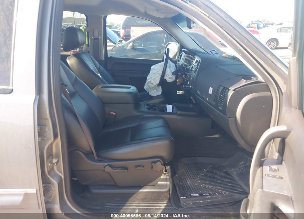 2013 CHEVROLET SILVERADO 1500 LT VIN: 3GCPCSE08DG108054