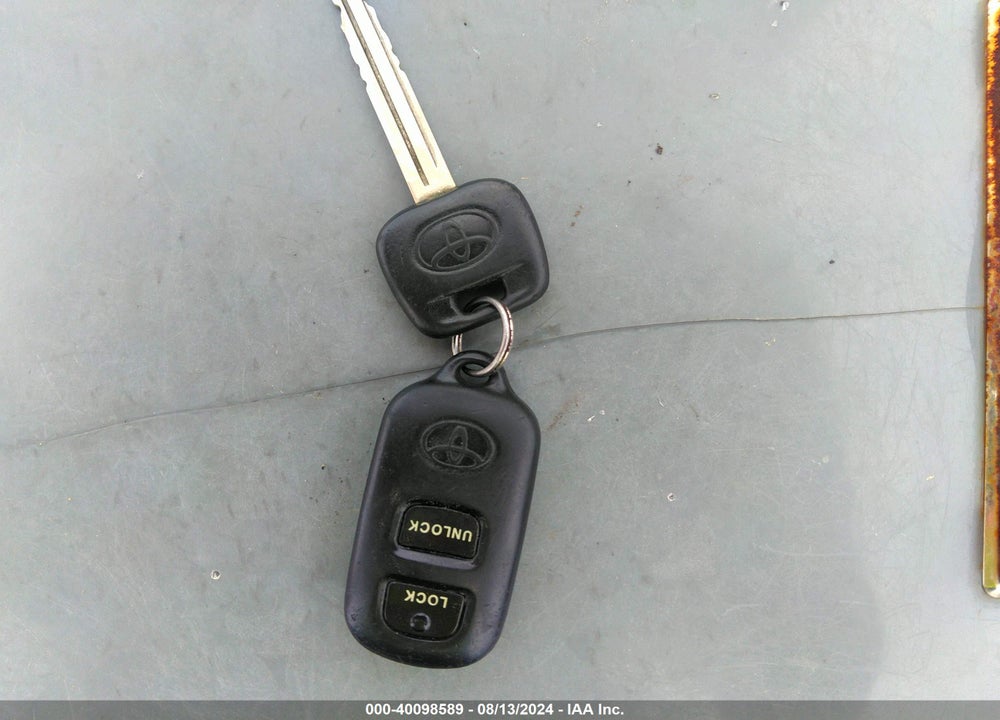 2004 TOYOTA COROLLA LE VIN: 2T1BR32E54C260298