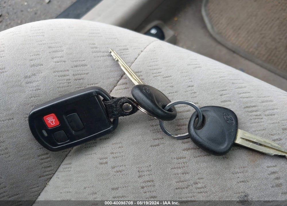 2006 HYUNDAI ELANTRA VIN: KMHDN56D16U178880