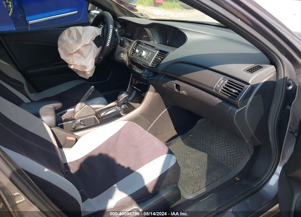2017 HONDA ACCORD VIN: 1HGCR2F51HA013073