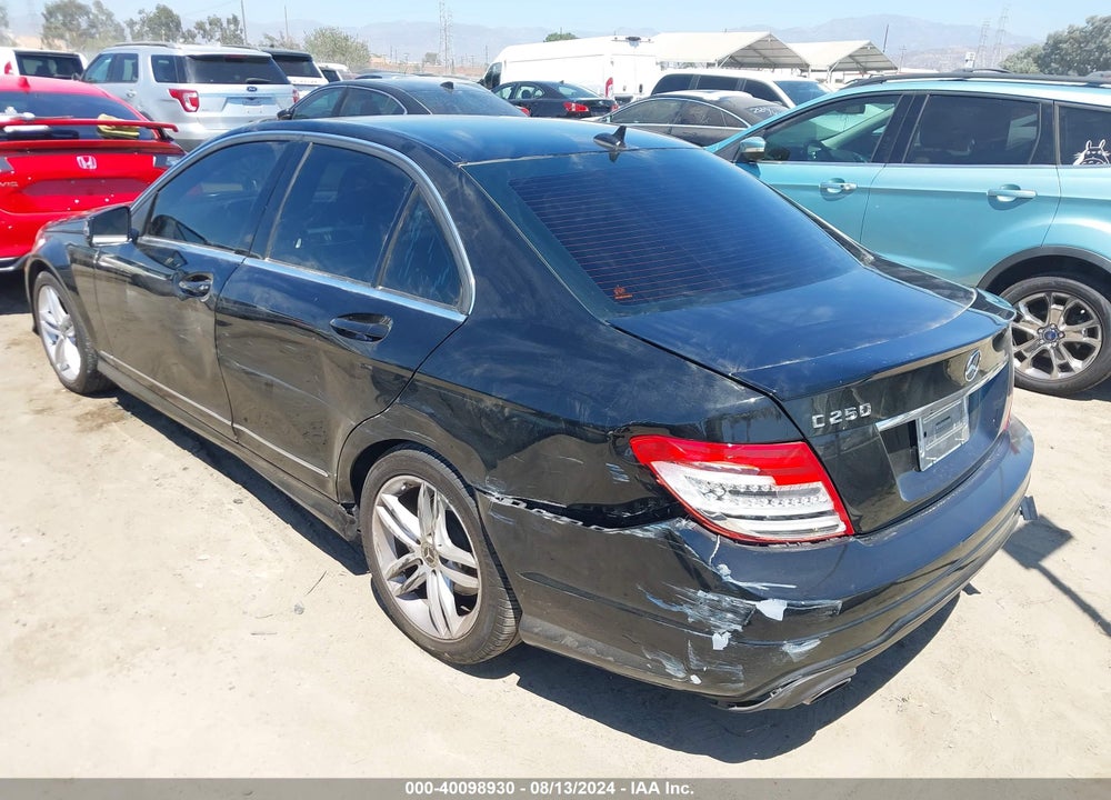 2013 MERCEDES-BENZ C 250 LUXURY/SPORT VIN: WDDGF4HB4DR301260