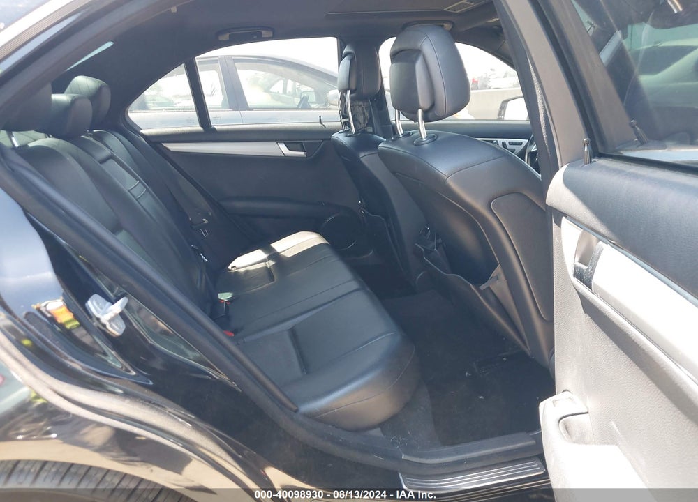 2013 MERCEDES-BENZ C 250 LUXURY/SPORT VIN: WDDGF4HB4DR301260