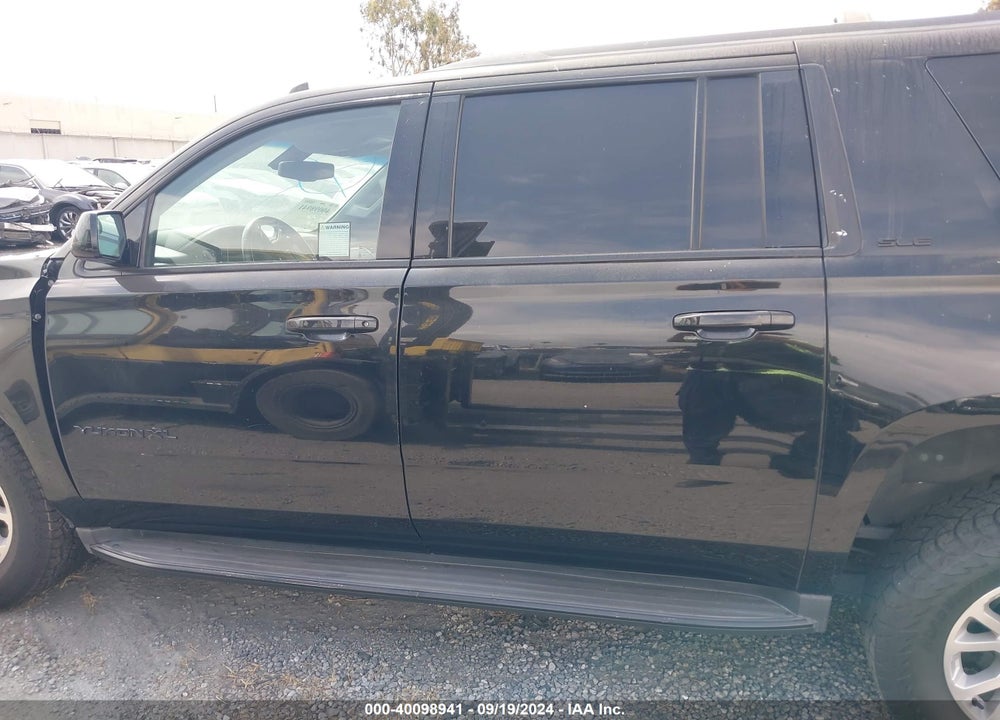 2017 GMC YUKON XL SLE VIN: 1GKS2FKC5HR217939