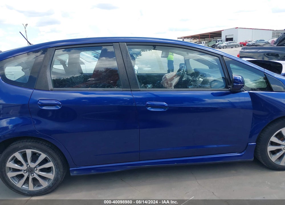 2013 HONDA FIT SPORT VIN: JHMGE8H54DC040924