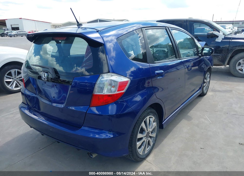 2013 HONDA FIT SPORT VIN: JHMGE8H54DC040924