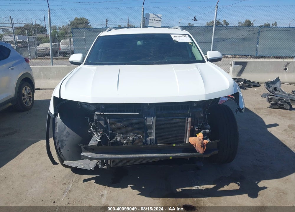 2018 VOLKSWAGEN ATLAS VIN: 1V2CR2CA7JC567811