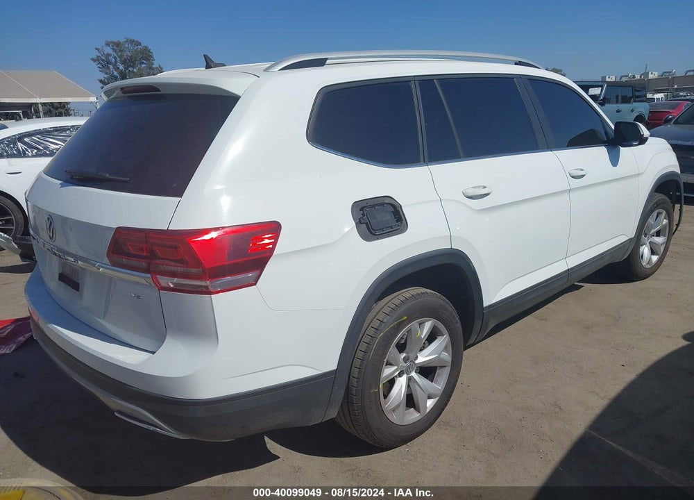 2018 VOLKSWAGEN ATLAS VIN: 1V2CR2CA7JC567811