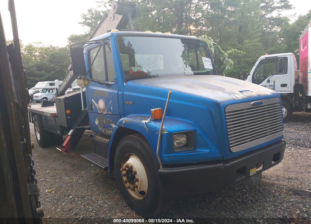 1999 FREIGHTLINER MEDIUM CONVENTIONAL FL70 VIN: 1FV6HJAC2XHA82124