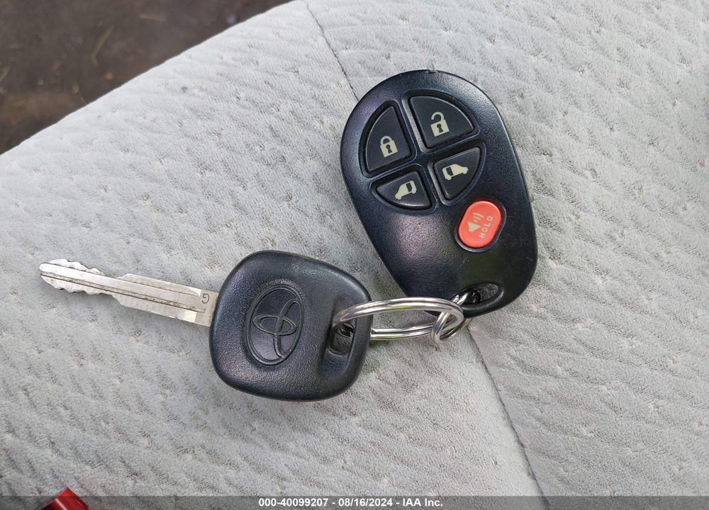 2011 TOYOTA SIENNA LE V6 VIN: 5TDKK3DC1BS009539