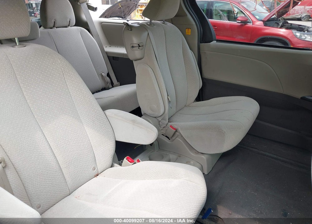 2011 TOYOTA SIENNA LE V6 VIN: 5TDKK3DC1BS009539