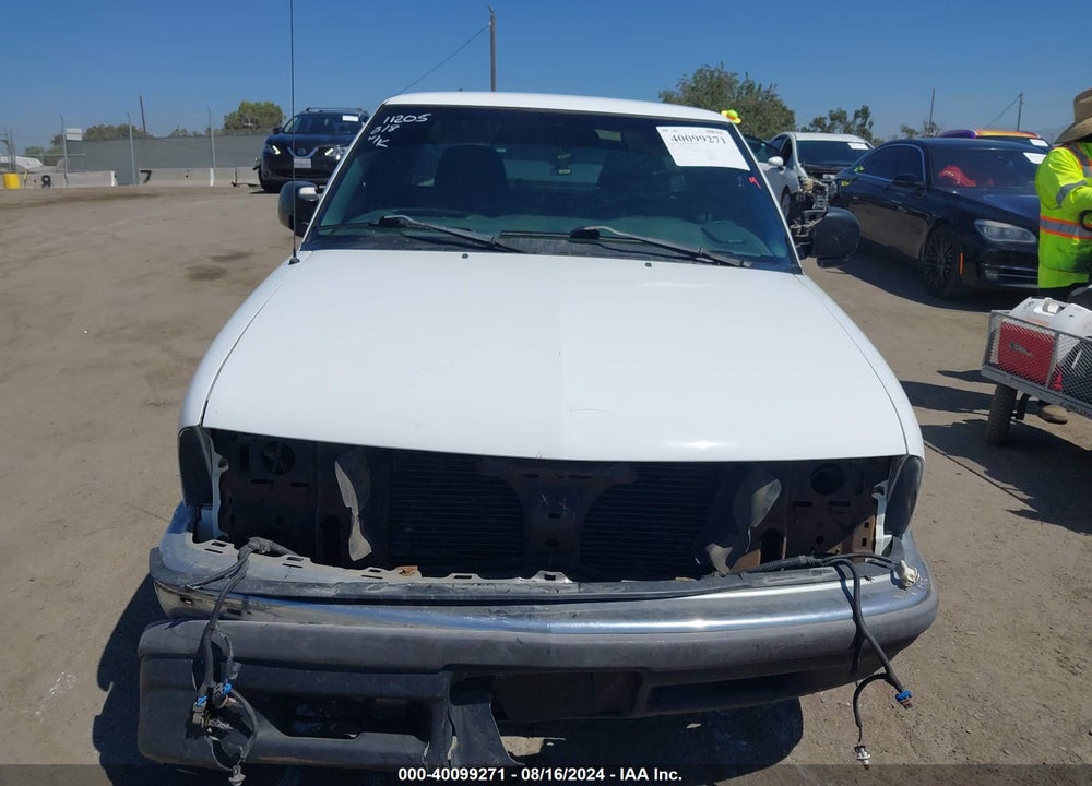 2000 CHEVROLET S-10 LS VIN: 1GCCS19W6Y8209180