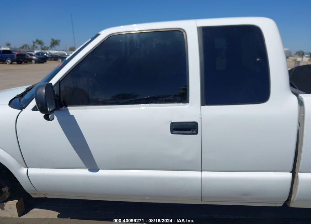 2000 CHEVROLET S-10 LS VIN: 1GCCS19W6Y8209180